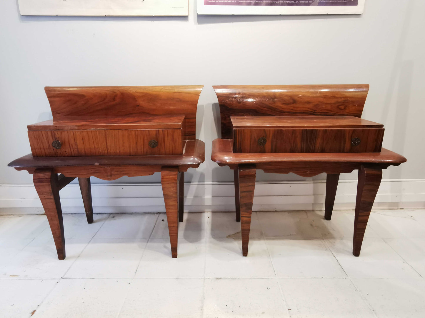 Pareja de mesitas de noche art decó