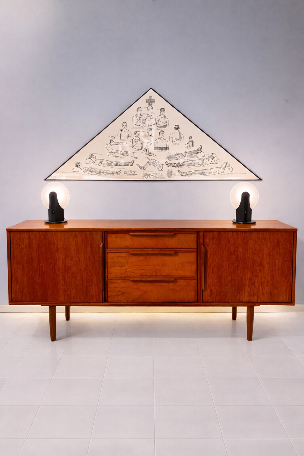 Aparador de teca inglés, año 1962