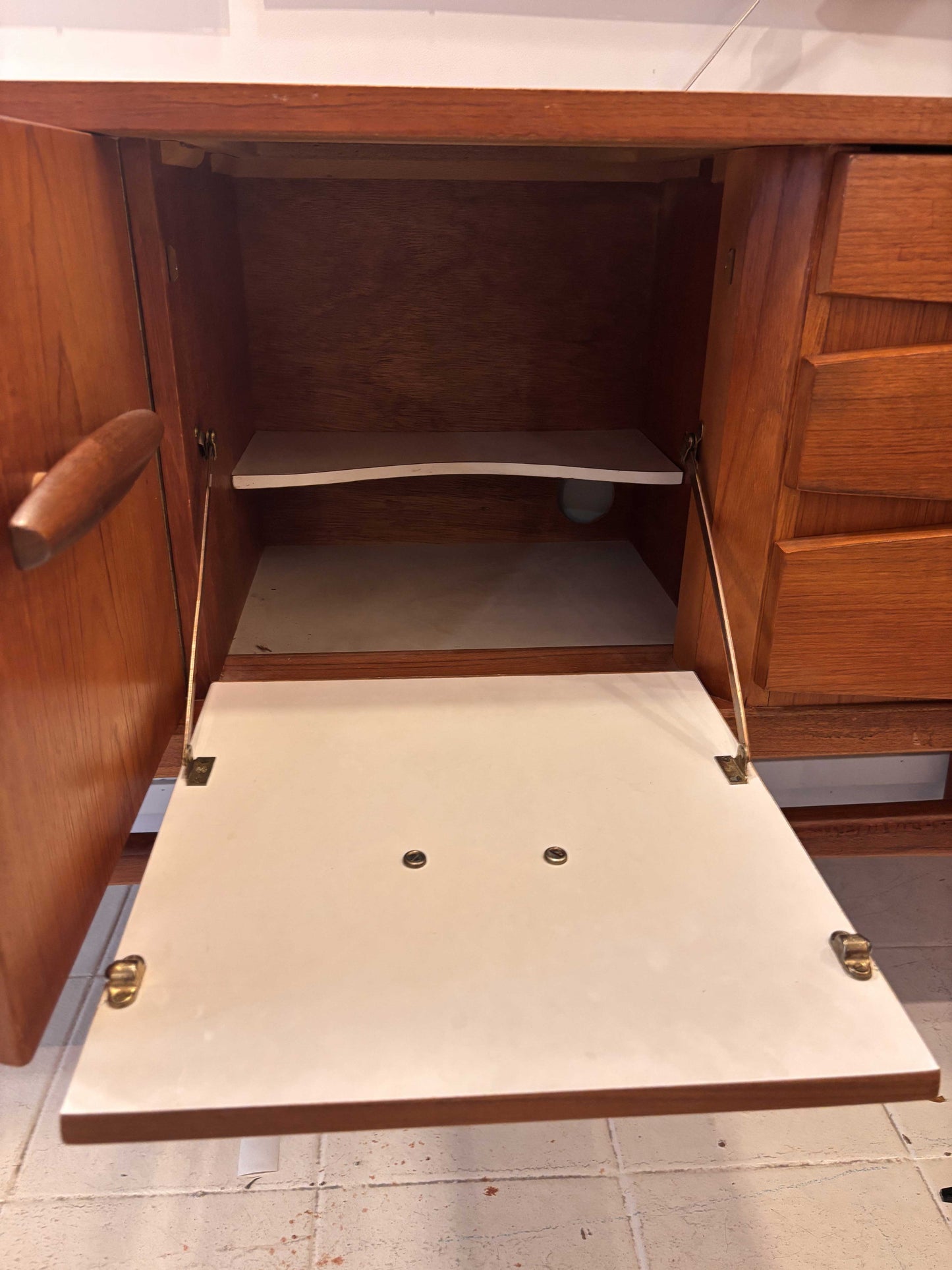 Aparador Gplan de teca, Inglaterra años 60s