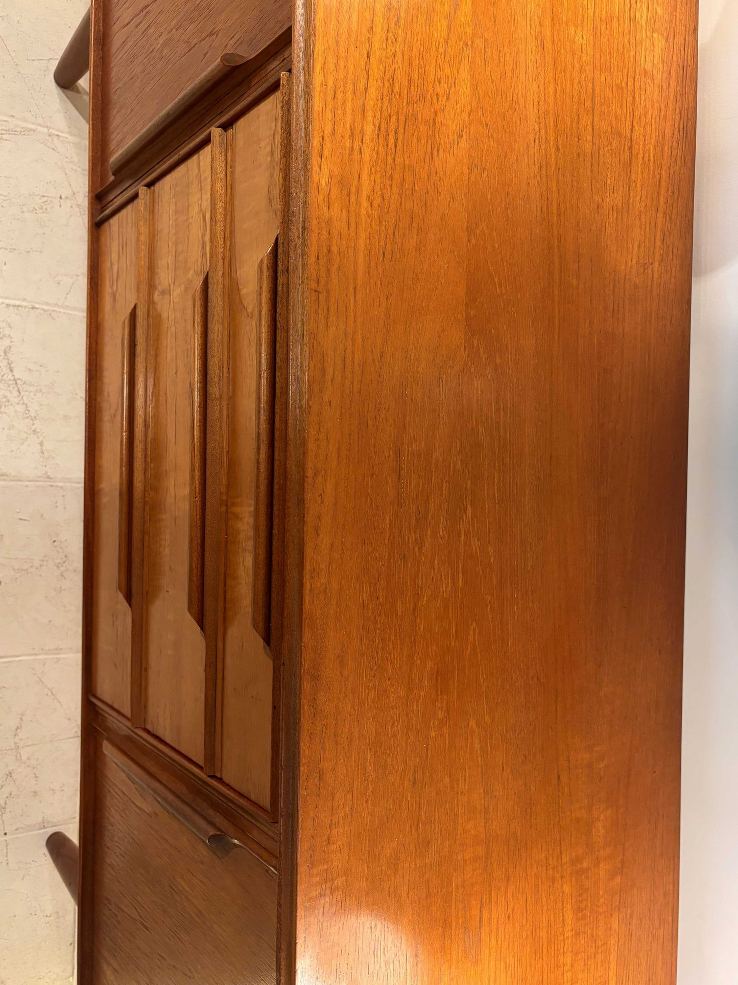 Aparador de teca inglés, año 1962