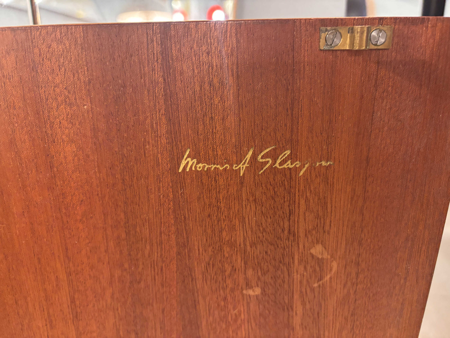 Aparador de teca inglés, año 1962