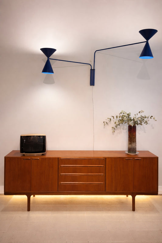 Aparador Mcintosh de teca.