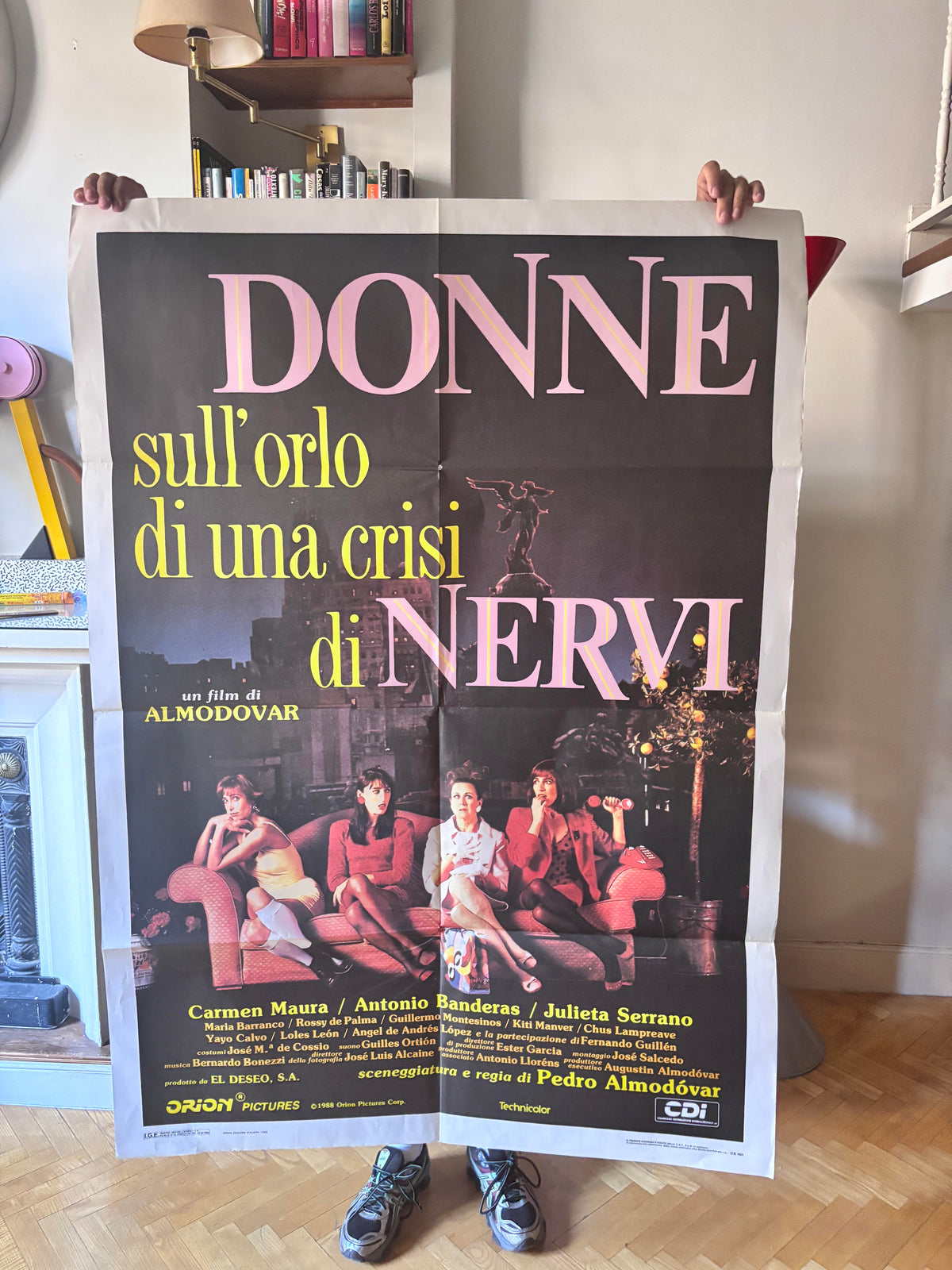 Cartel MUJERES AL BORDE DE UN ATAQUE DE NERVIOS de Pedro Almodóvar